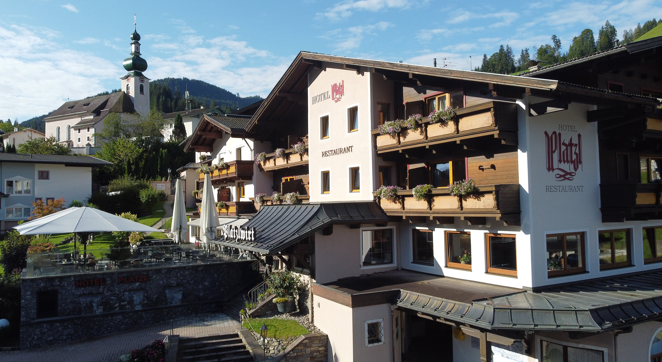 3-Sterne-Hotel Platzl - Sonnenterrasse und Bergpanorama im Sommer